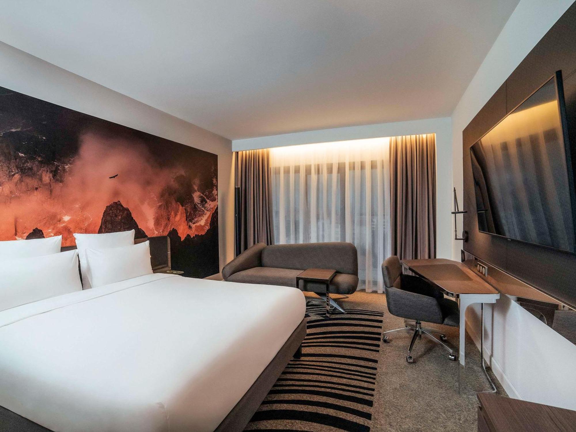 Novotel Bishkek City Center Екстер'єр фото