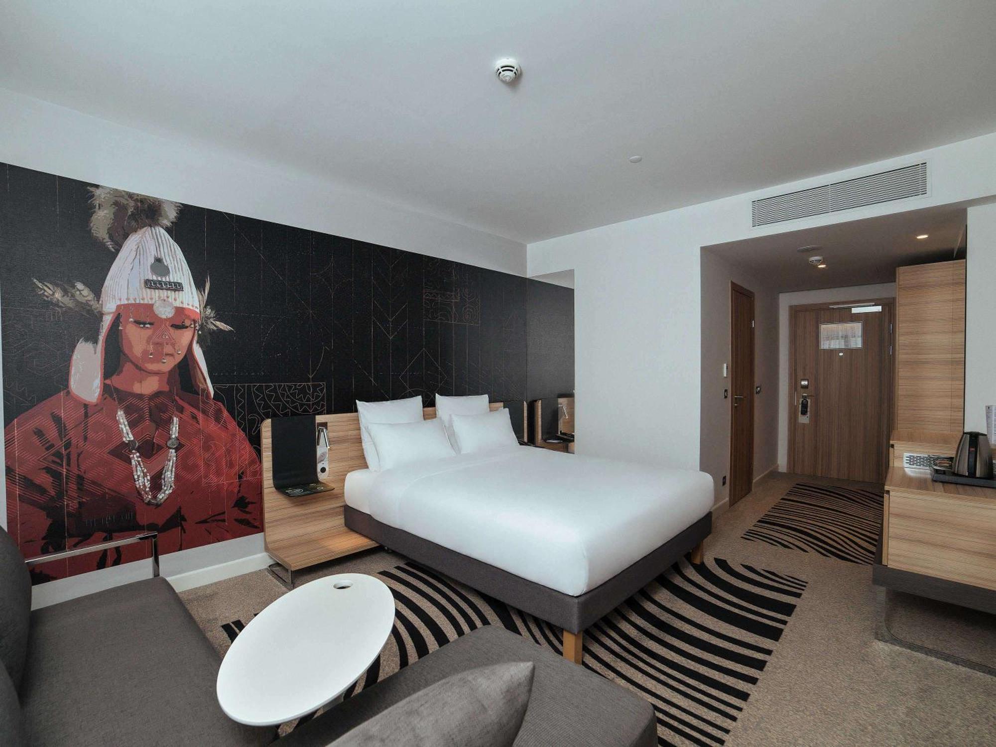 Novotel Bishkek City Center Екстер'єр фото