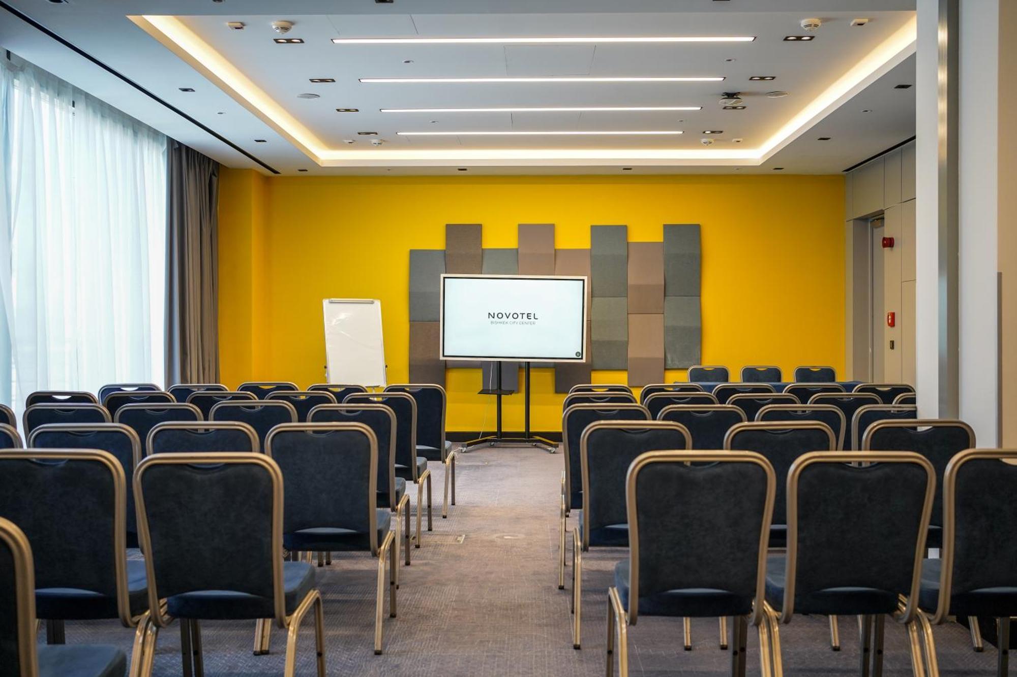 Novotel Bishkek City Center Екстер'єр фото