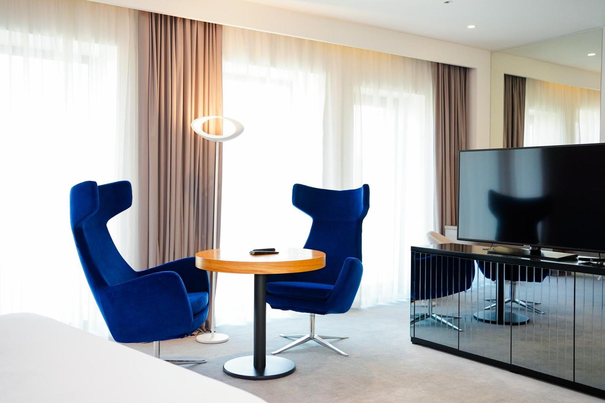 Novotel Bishkek City Center Екстер'єр фото
