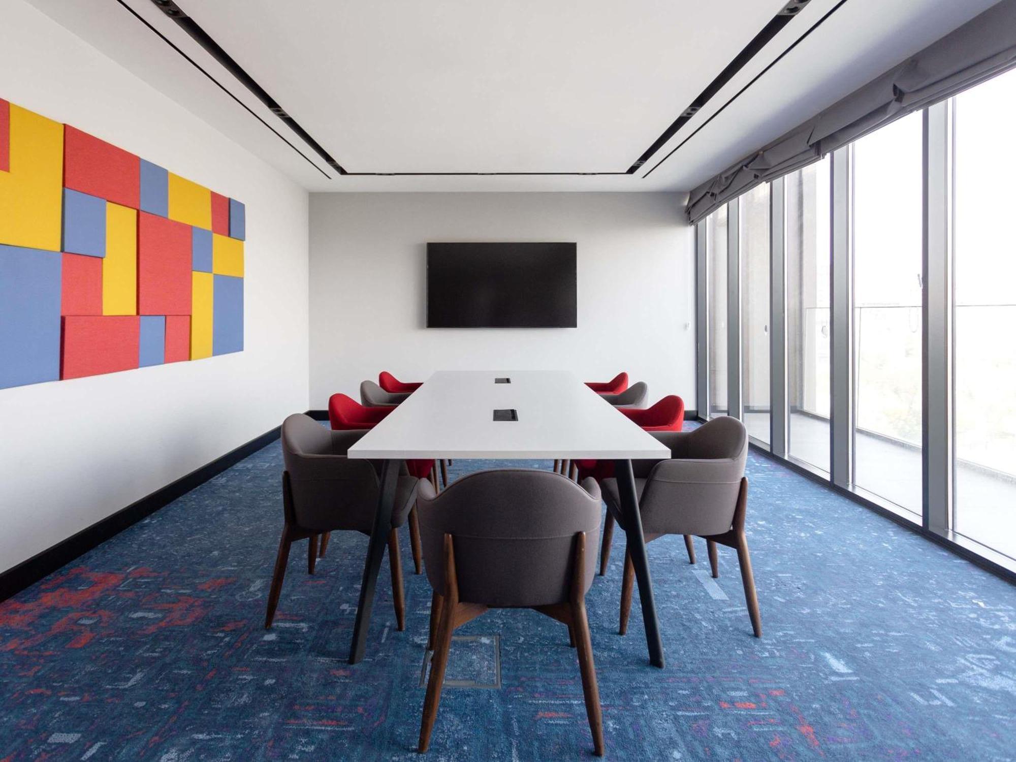 Novotel Bishkek City Center Екстер'єр фото