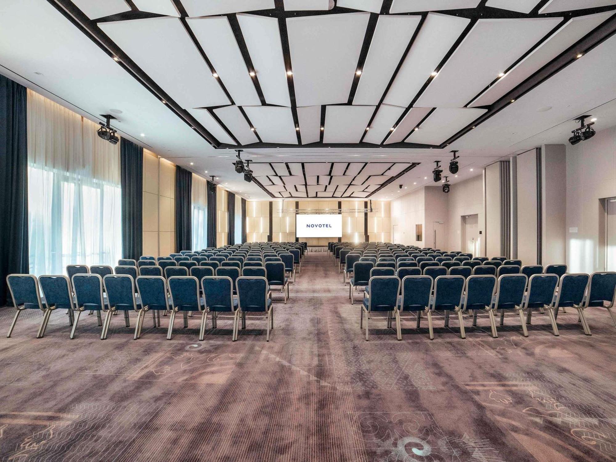 Novotel Bishkek City Center Екстер'єр фото