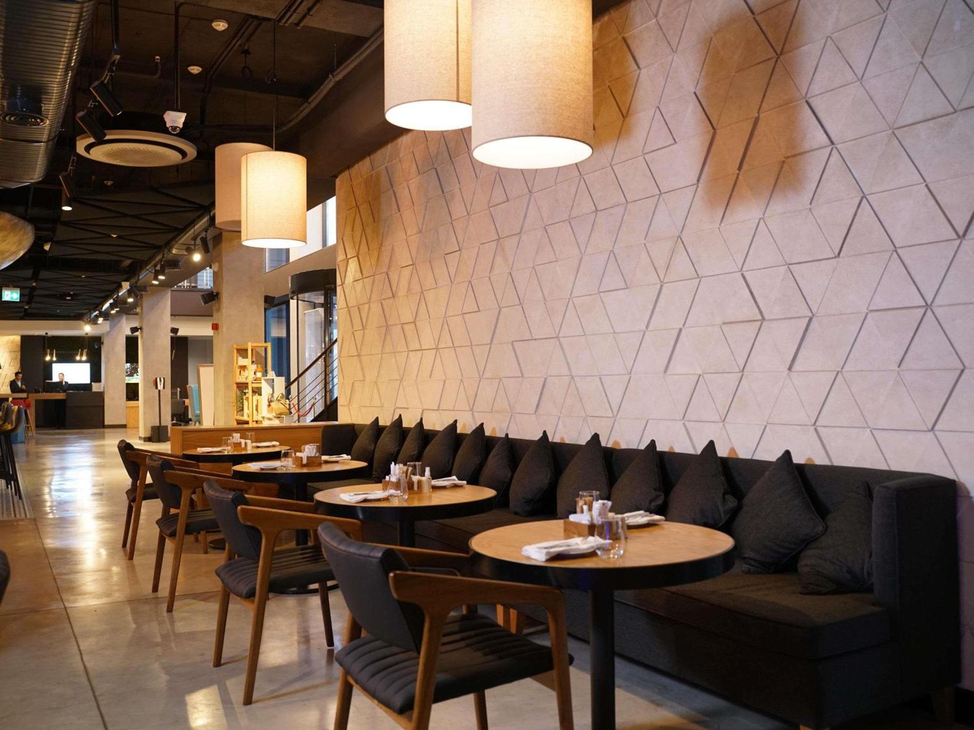 Novotel Bishkek City Center Екстер'єр фото